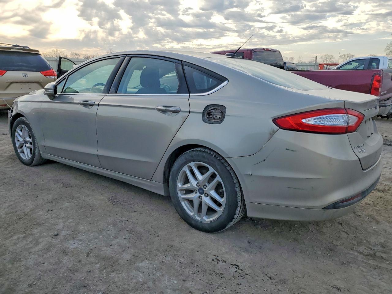 2016 FORD FUSION SE photo 4