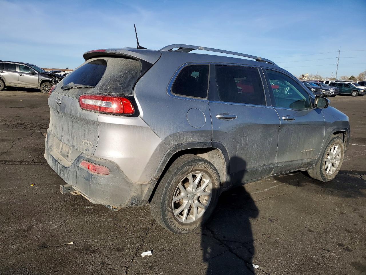 2016 JEEP CHEROKEE LATITUDE photo 3