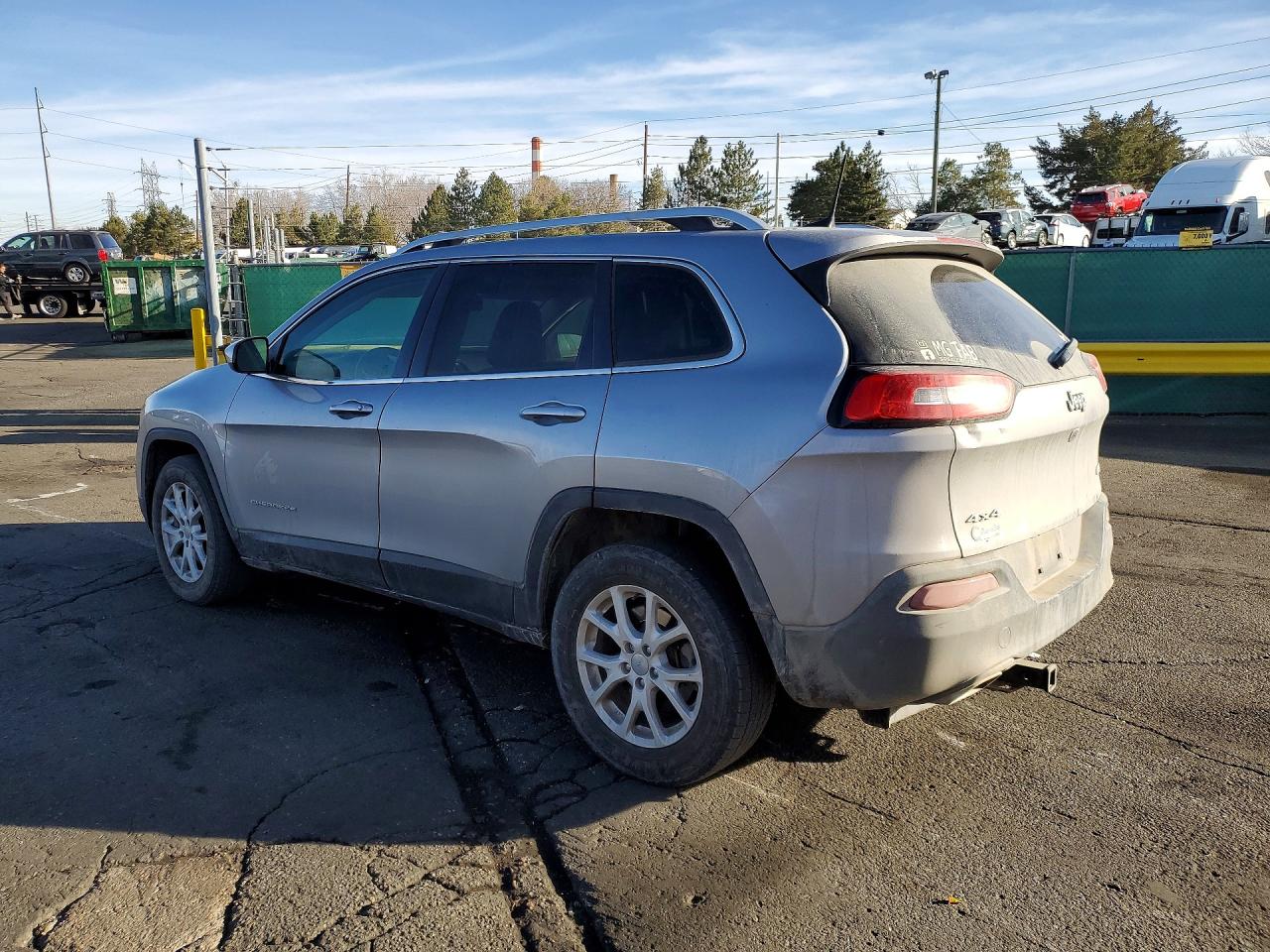 2016 JEEP CHEROKEE LATITUDE photo 2
