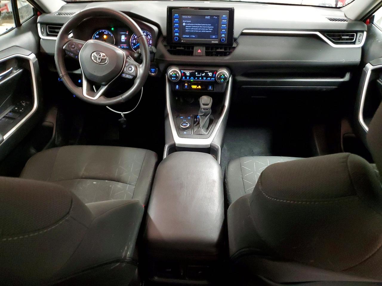 2021 TOYOTA RAV4 XLE photo 22