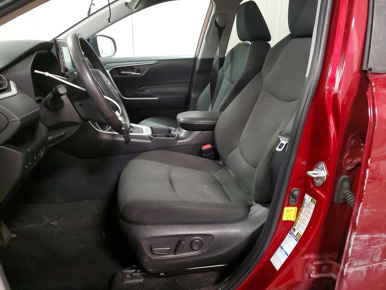 2021 TOYOTA RAV4 XLE photo 19