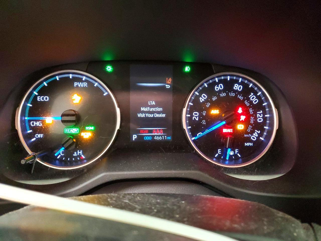 2021 TOYOTA RAV4 XLE photo 25