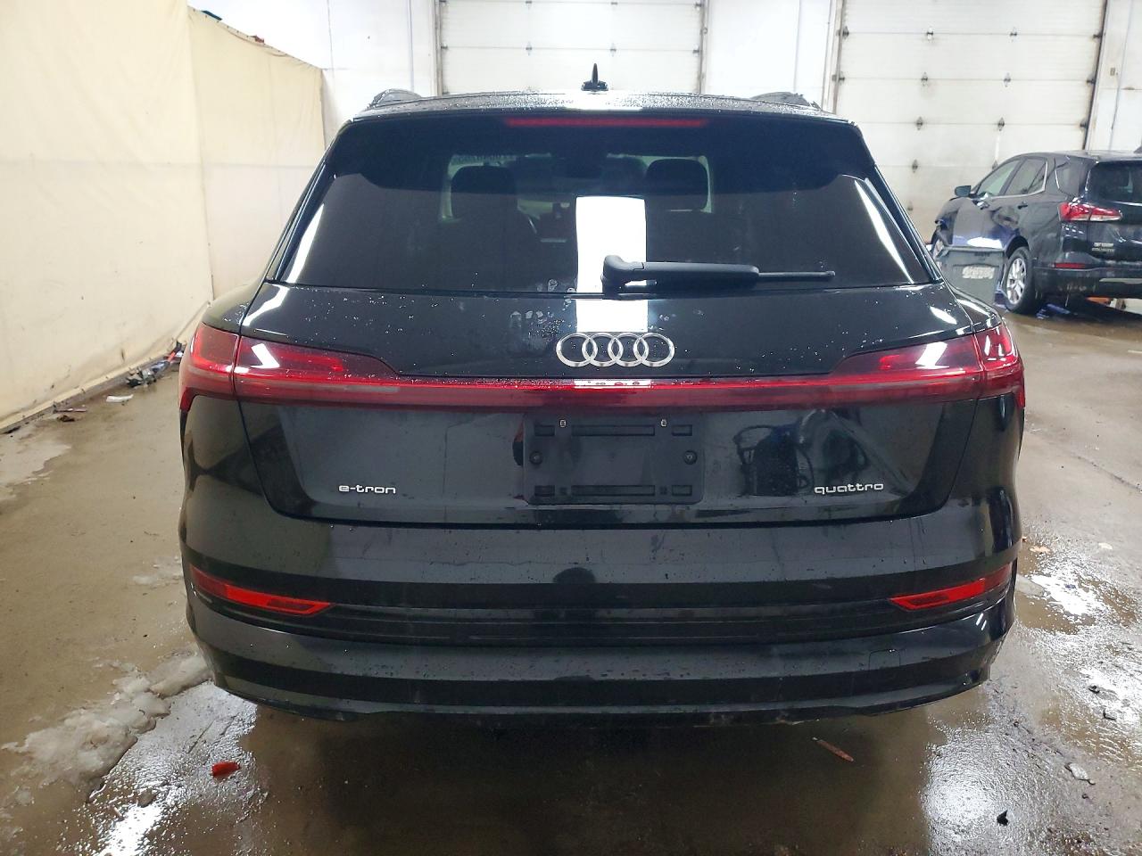 2022 AUDI E-TRON PREMIUM photo 11