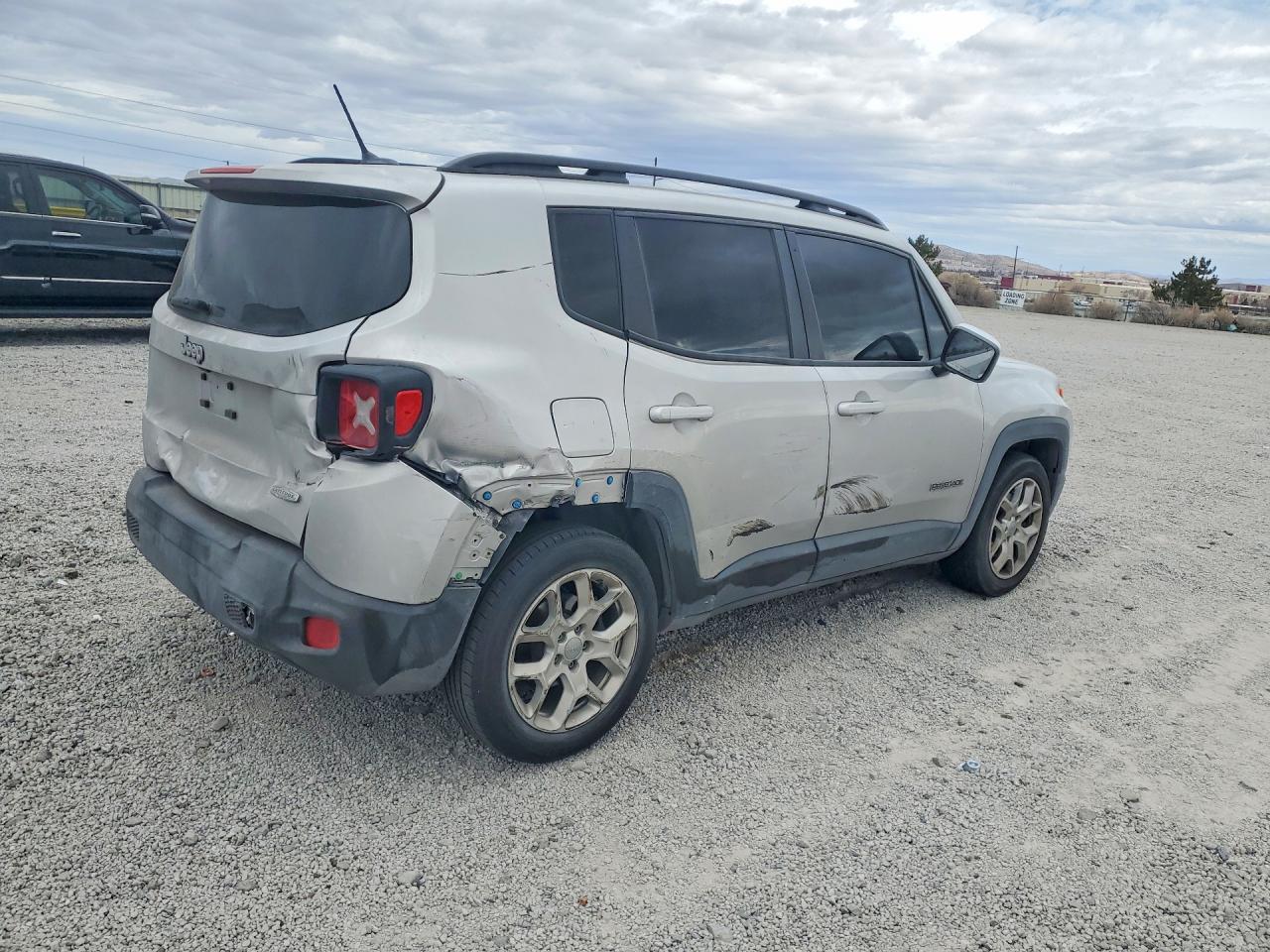 2015 JEEP RENEGADE LATITUDE photo 3