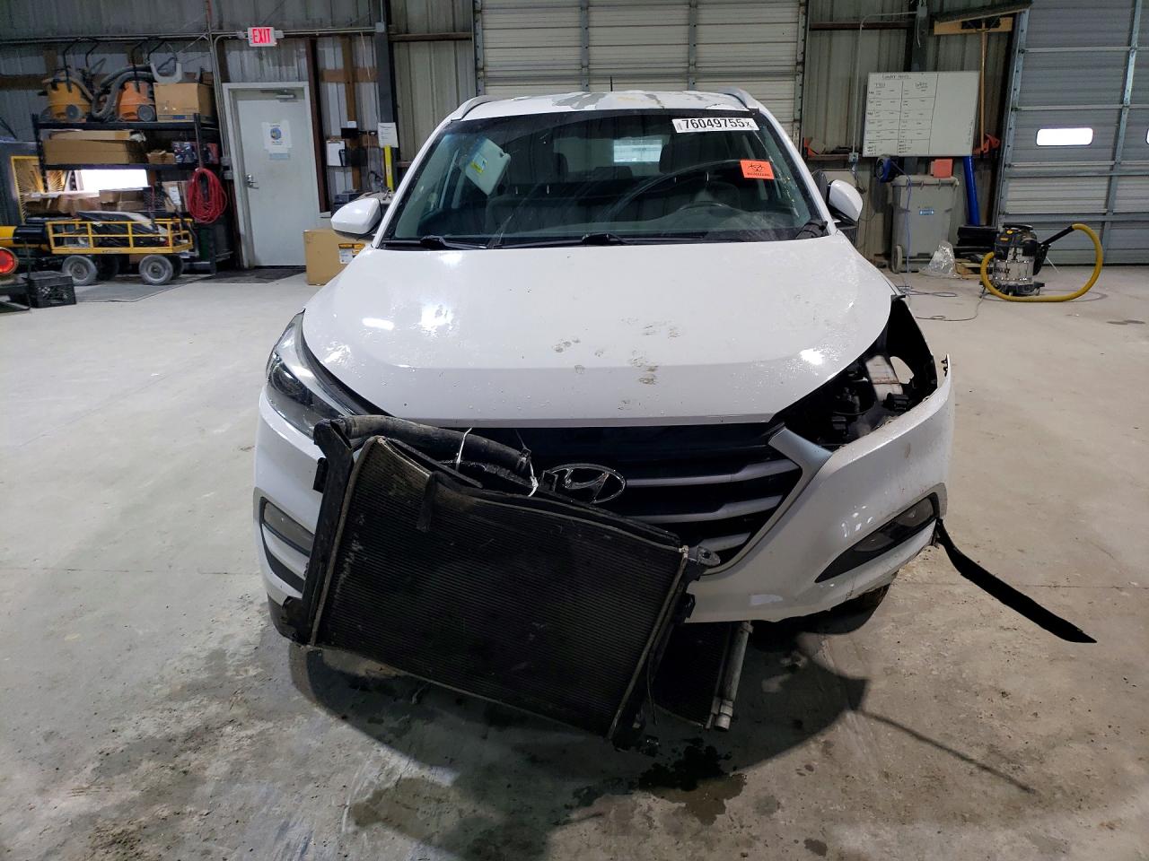 2017 HYUNDAI TUCSON SE photo 5