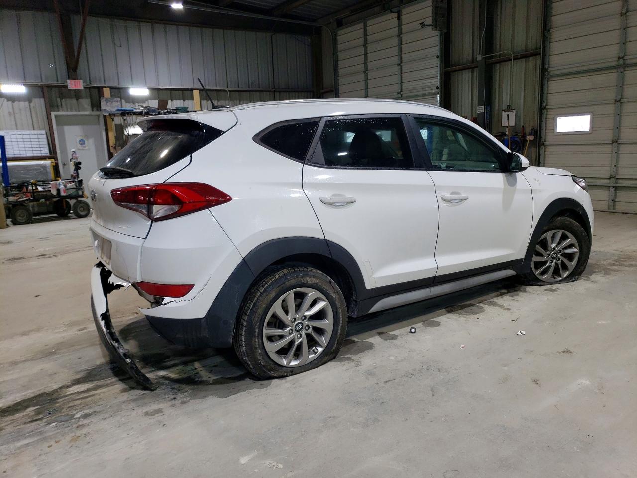 2017 HYUNDAI TUCSON SE photo 3