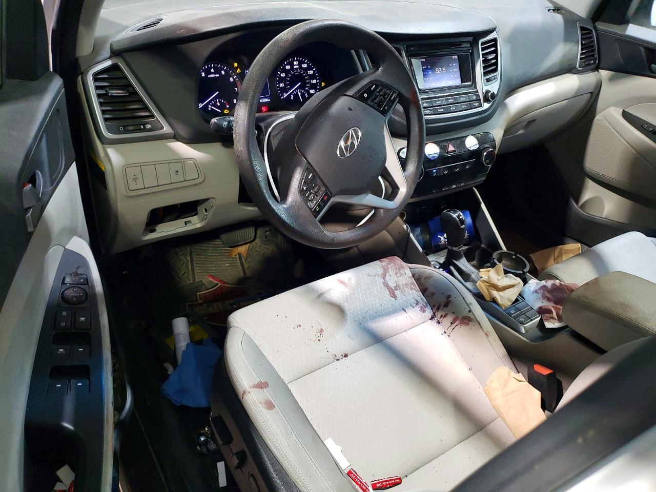 2017 HYUNDAI TUCSON SE photo 8