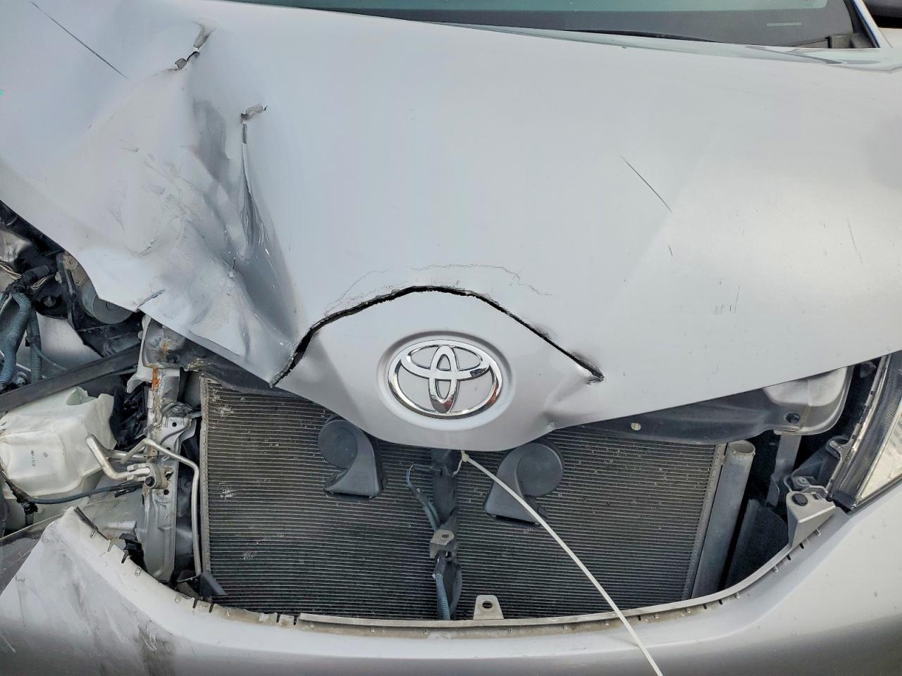 2017 TOYOTA SIENNA XLE 8-PASSENGER photo 12