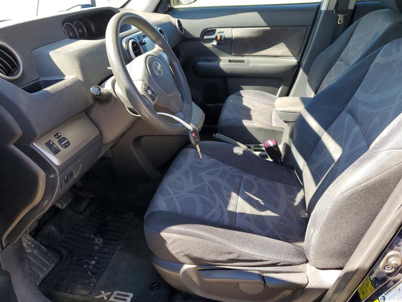 2014 TOYOTA SCION photo 7