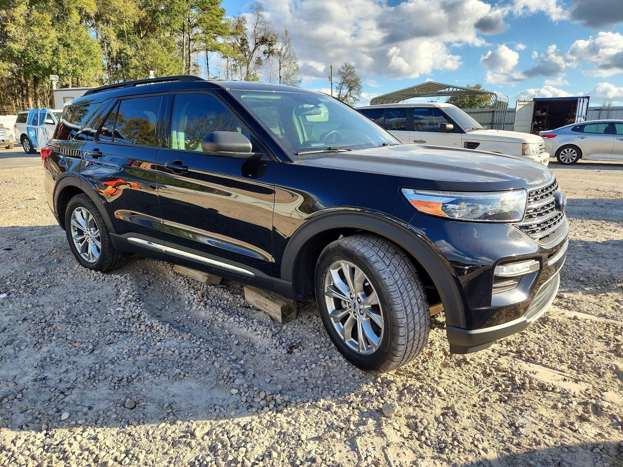2023 FORD EXPLORER XLT photo 4