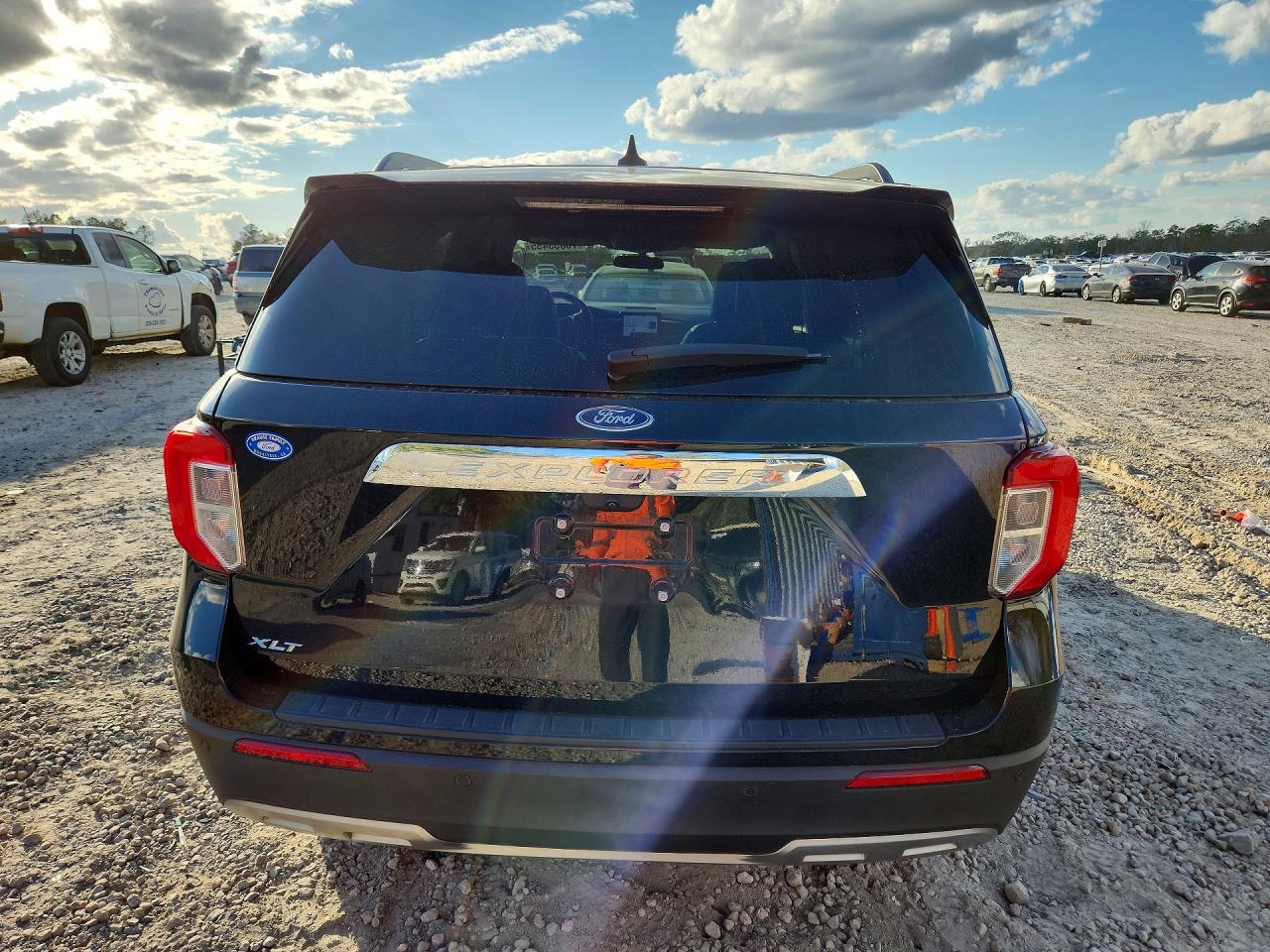 2023 FORD EXPLORER XLT photo 6