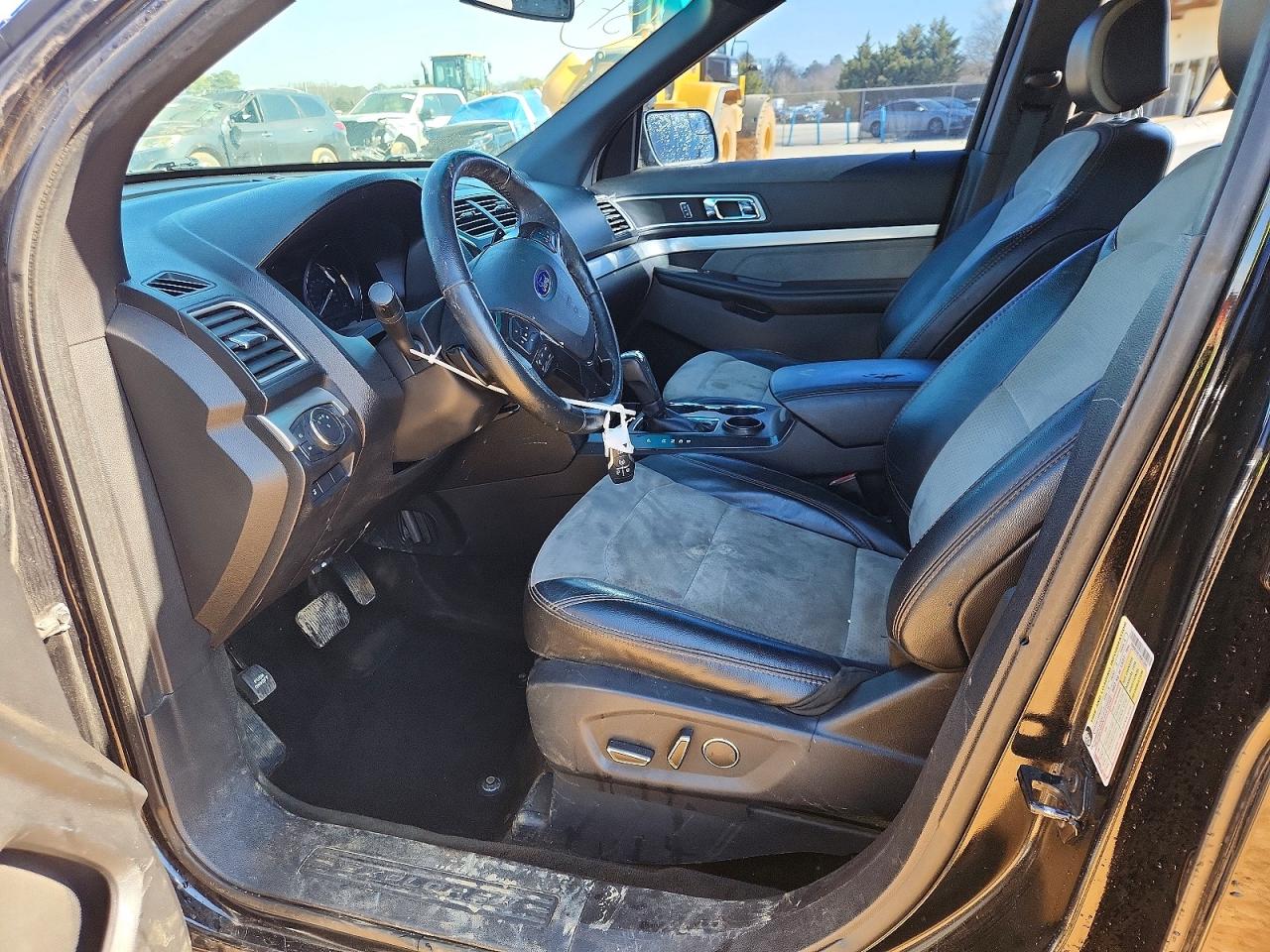 2017 FORD EXPLORER XLT photo 13