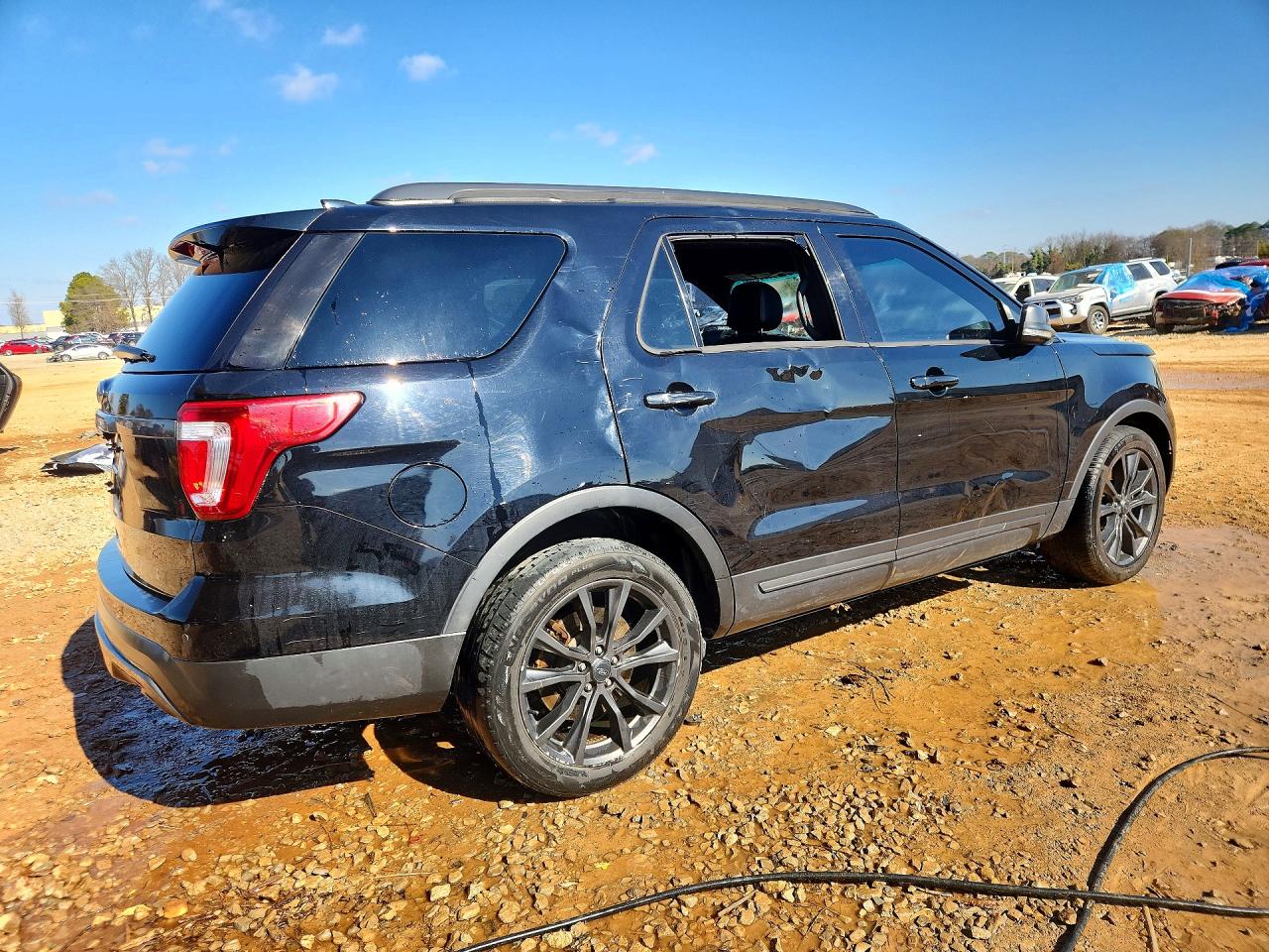 2017 FORD EXPLORER XLT photo 5