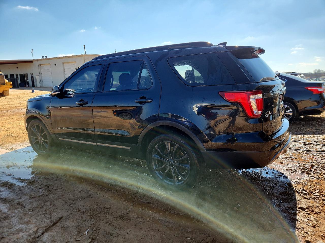 2017 FORD EXPLORER XLT photo 3