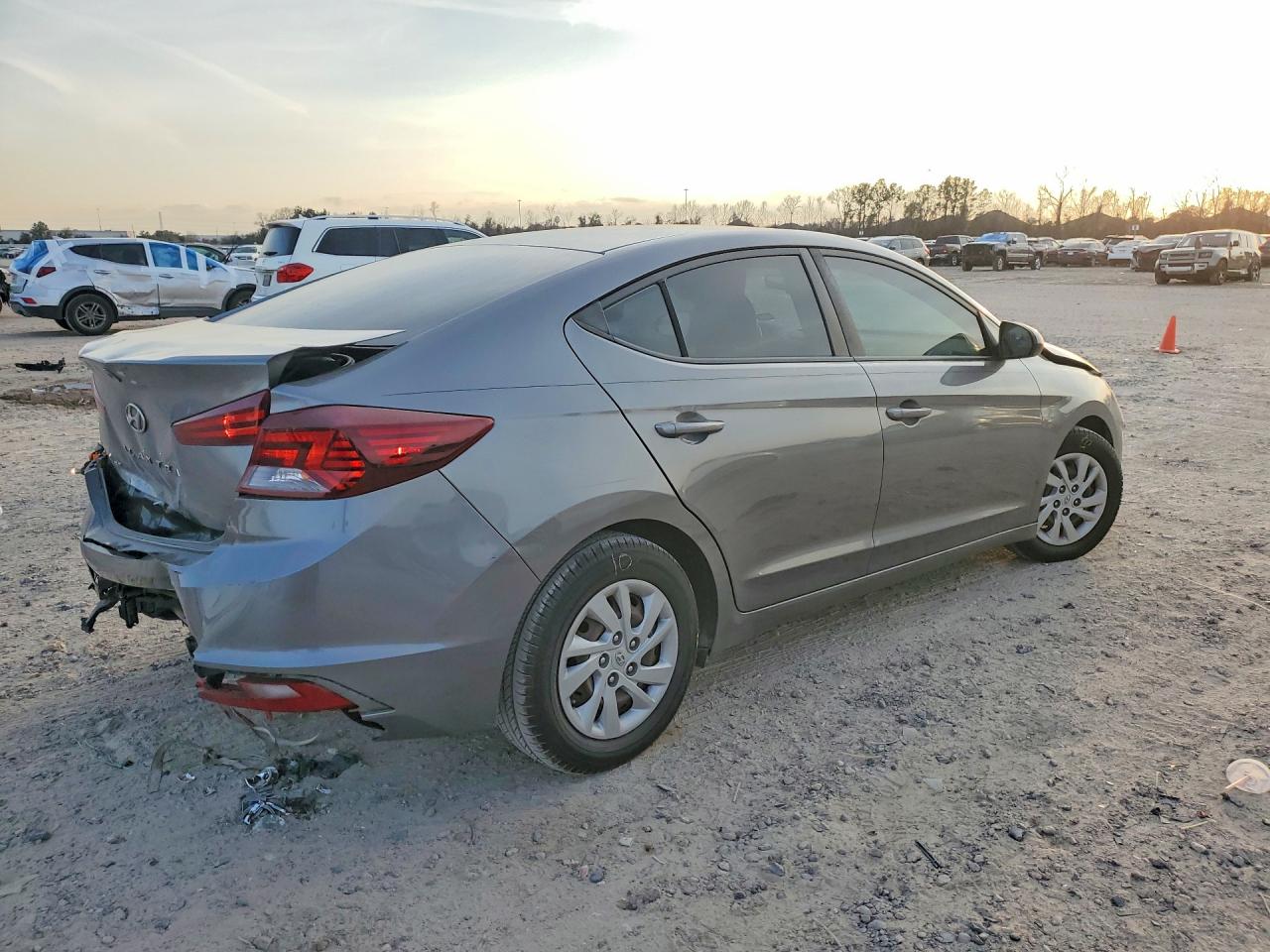2019 HYUNDAI ELANTRA SE photo 3