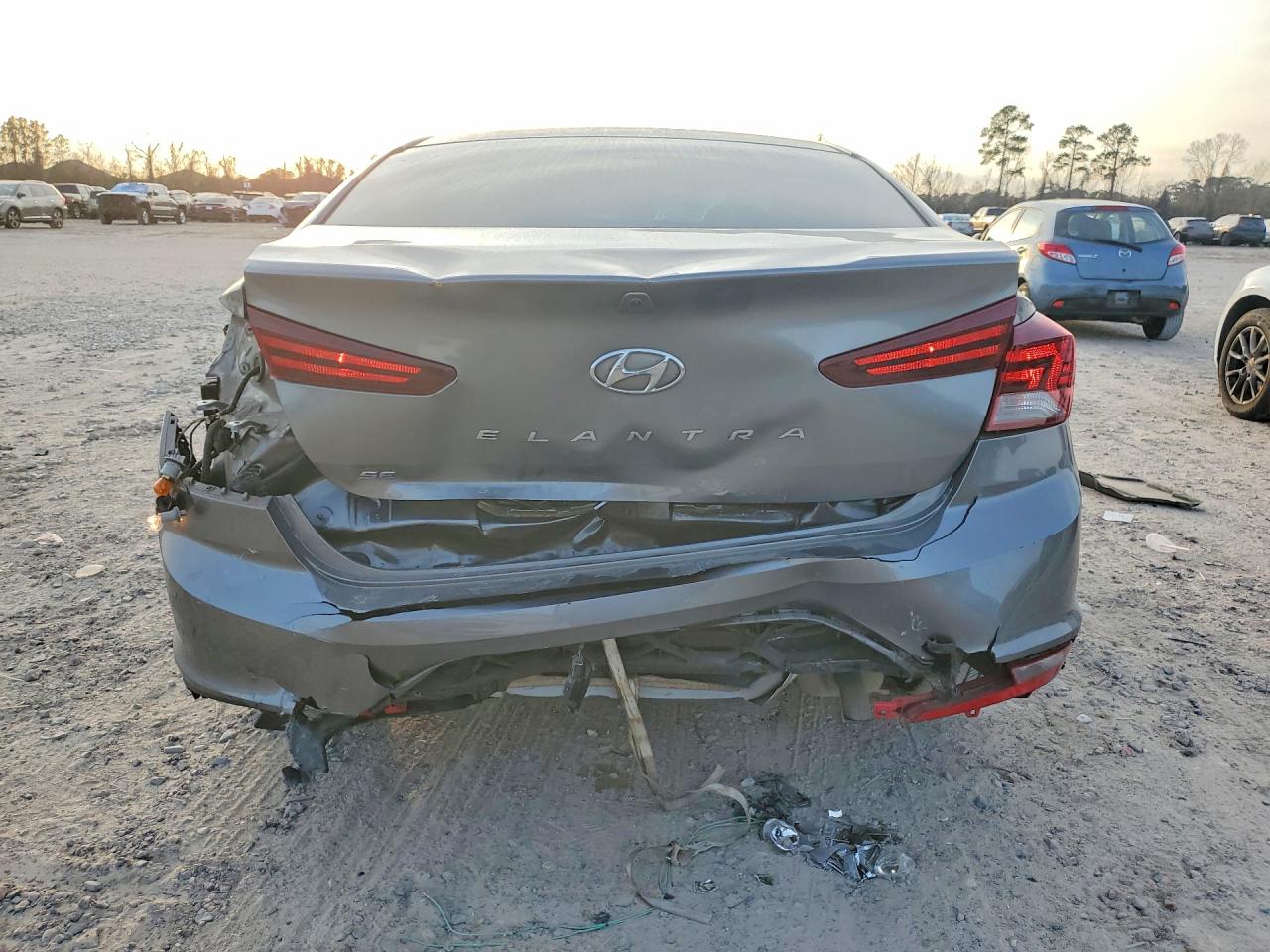 2019 HYUNDAI ELANTRA SE photo 6