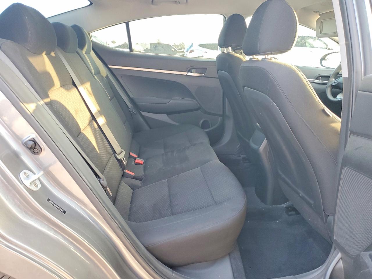 2019 HYUNDAI ELANTRA SE photo 10