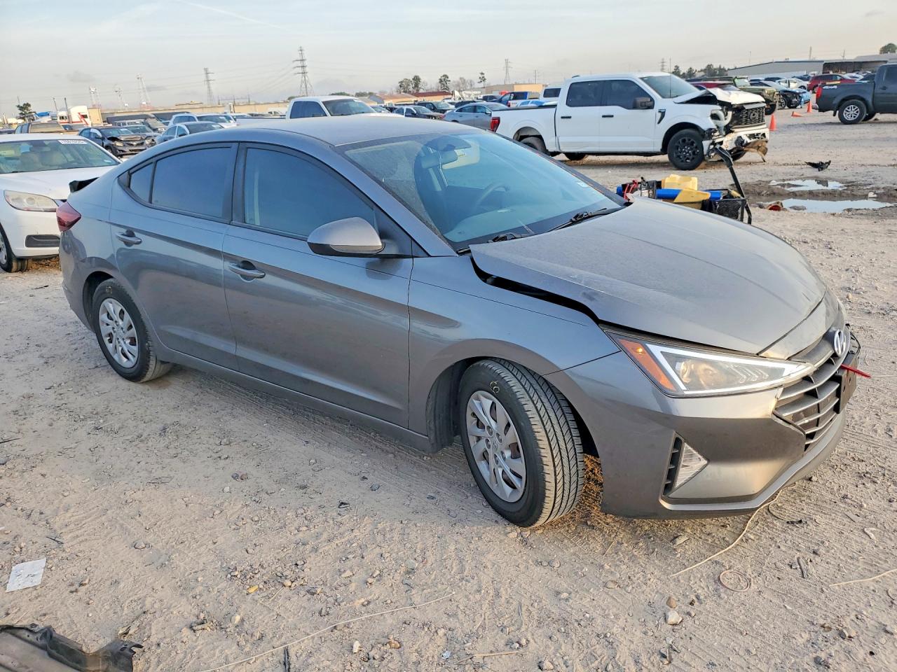 2019 HYUNDAI ELANTRA SE photo 4