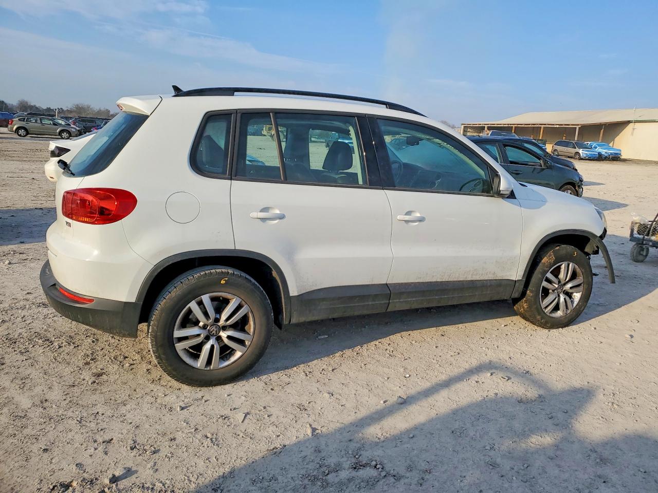 2017 VOLKSWAGEN TIGUAN S photo 7