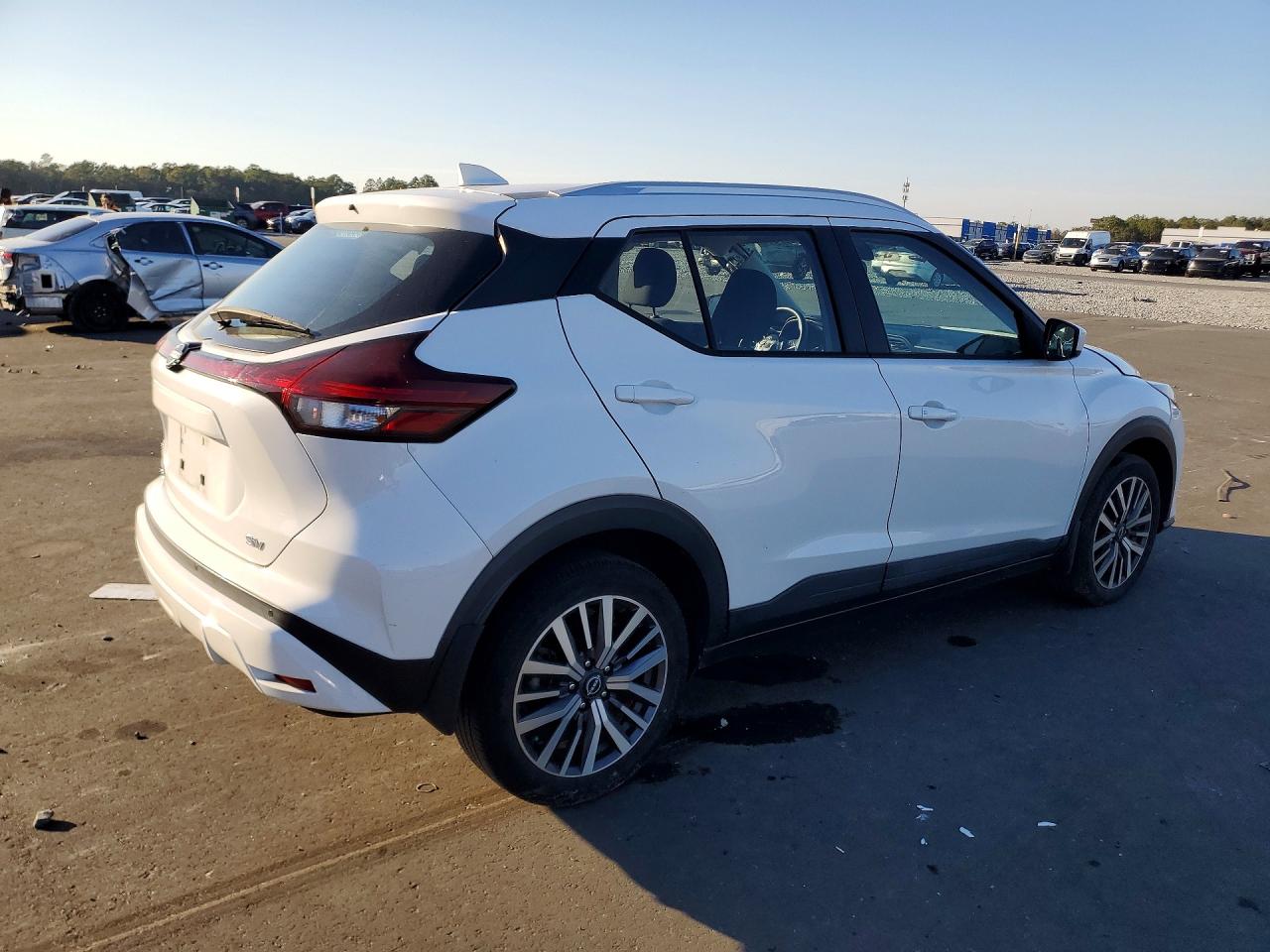 2022 NISSAN KICKS SV photo 5
