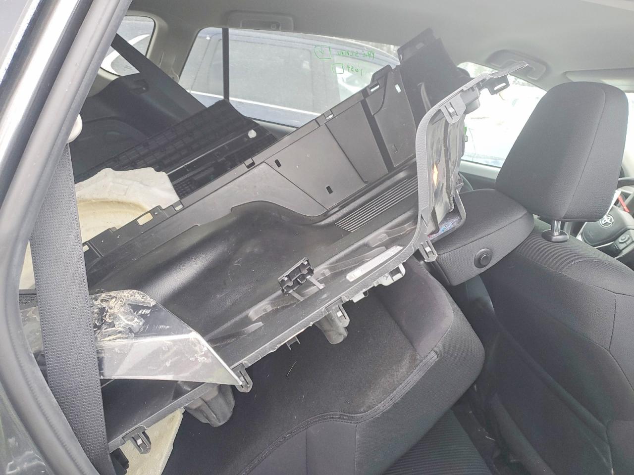 2018 TOYOTA RAV4 LE photo 11