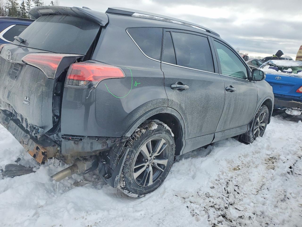 2018 TOYOTA RAV4 LE photo 3