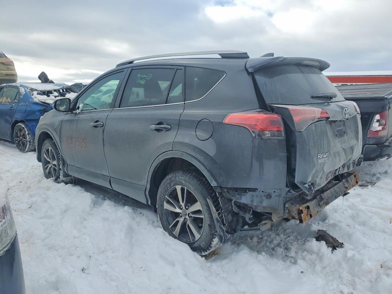 2018 TOYOTA RAV4 LE photo 2