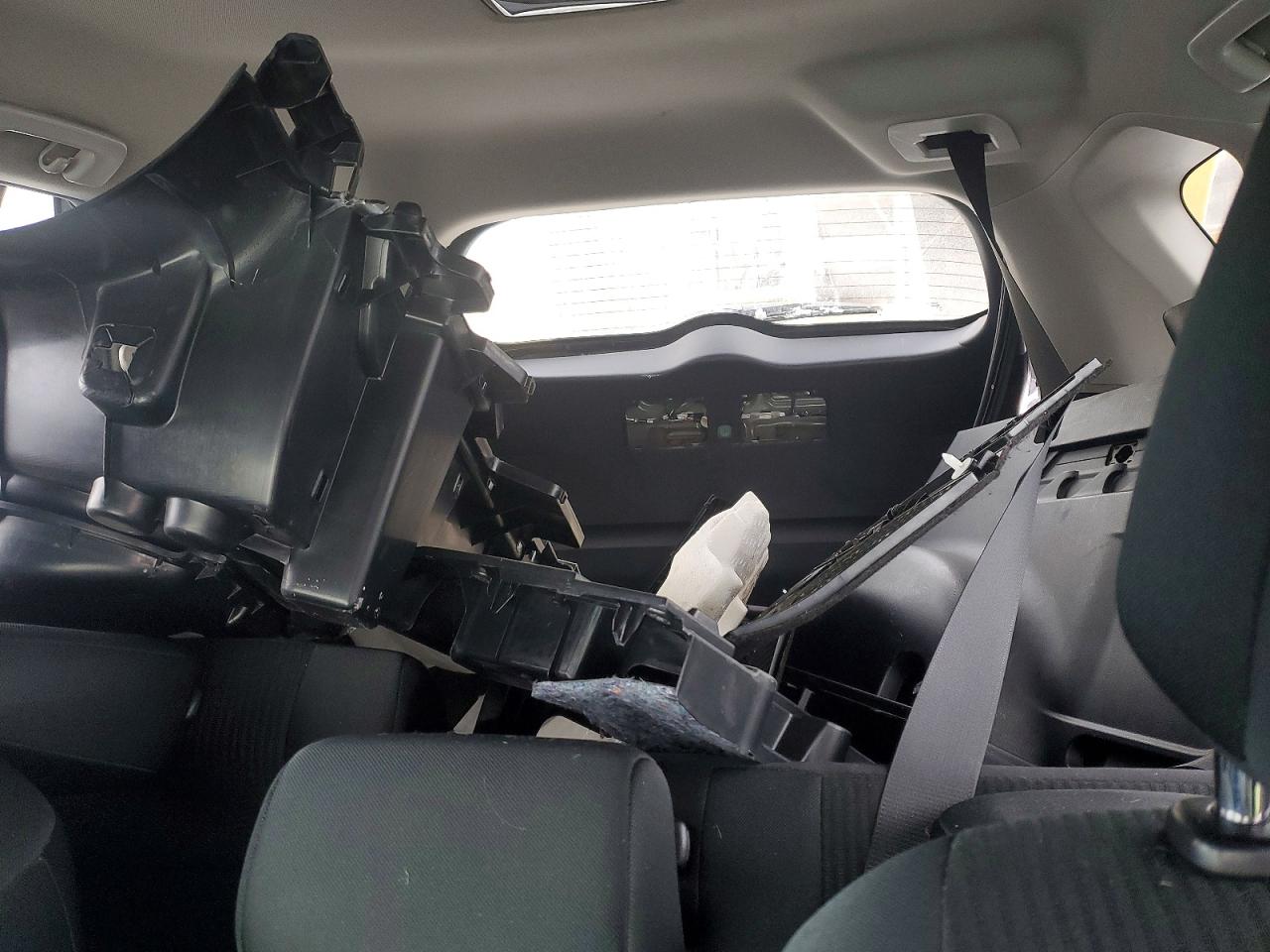 2018 TOYOTA RAV4 LE photo 10