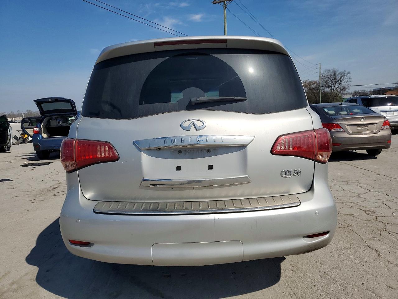 2011 INFINITI QX56 BASE photo 6