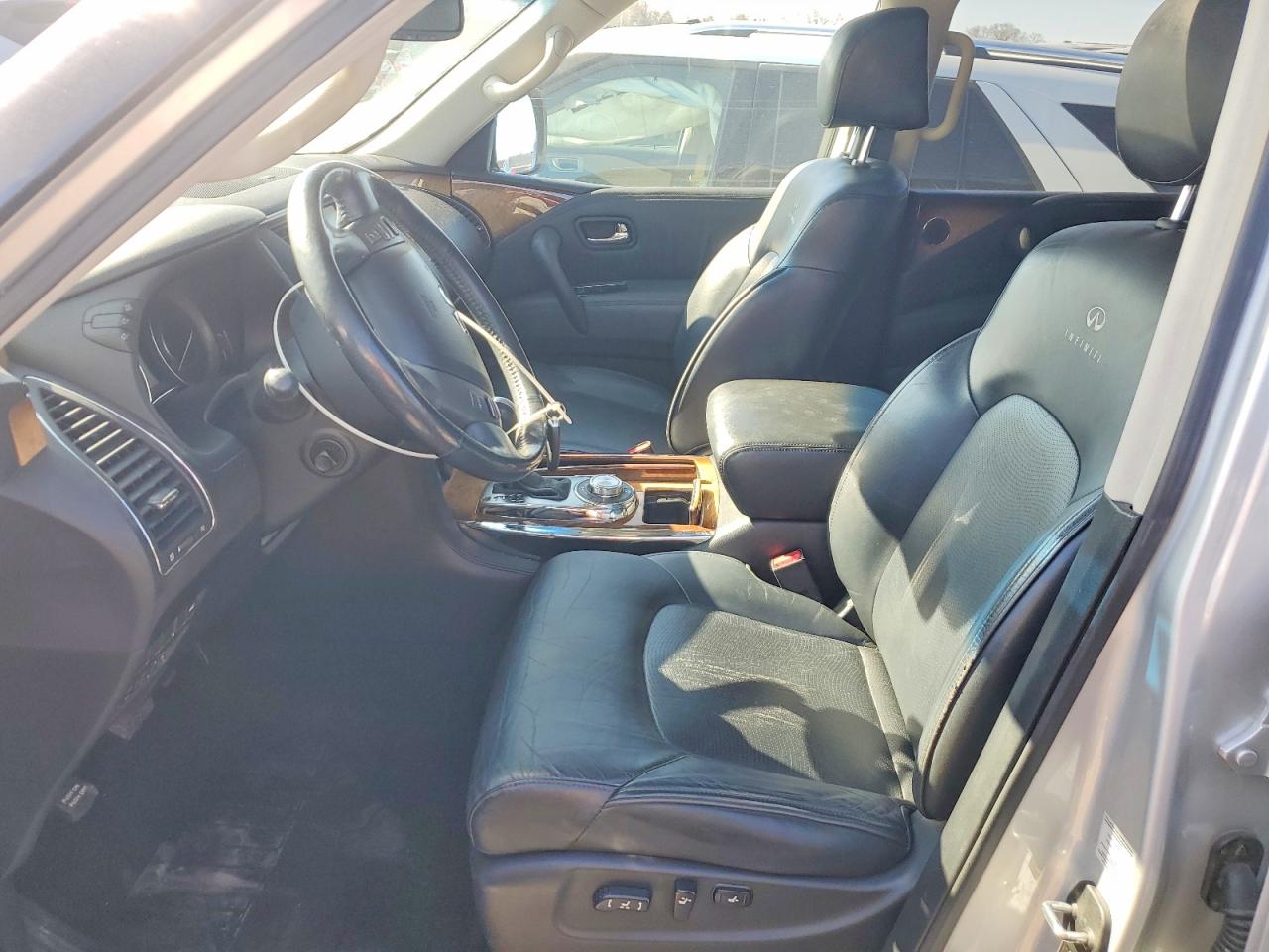 2011 INFINITI QX56 BASE photo 7