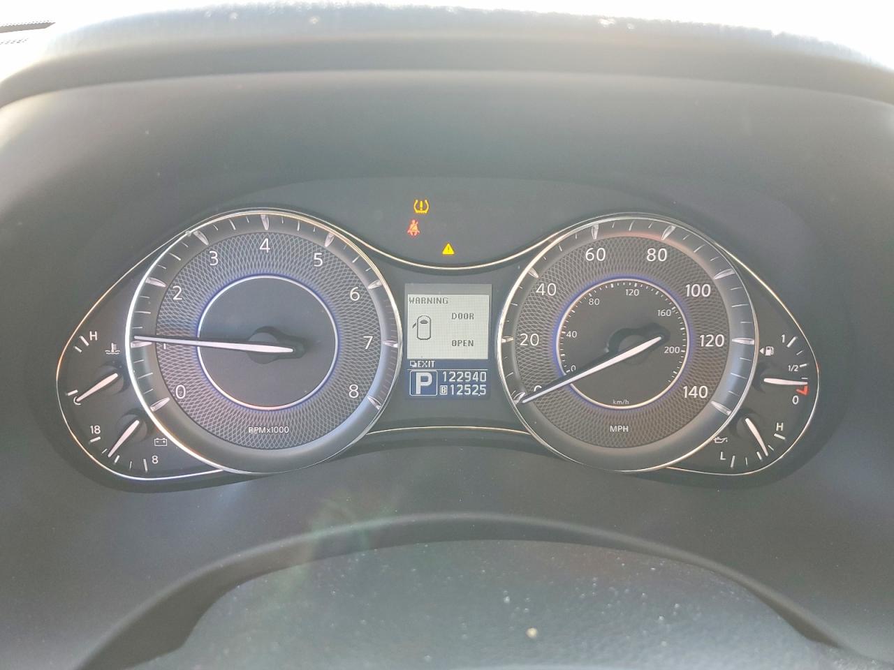 2011 INFINITI QX56 BASE photo 9