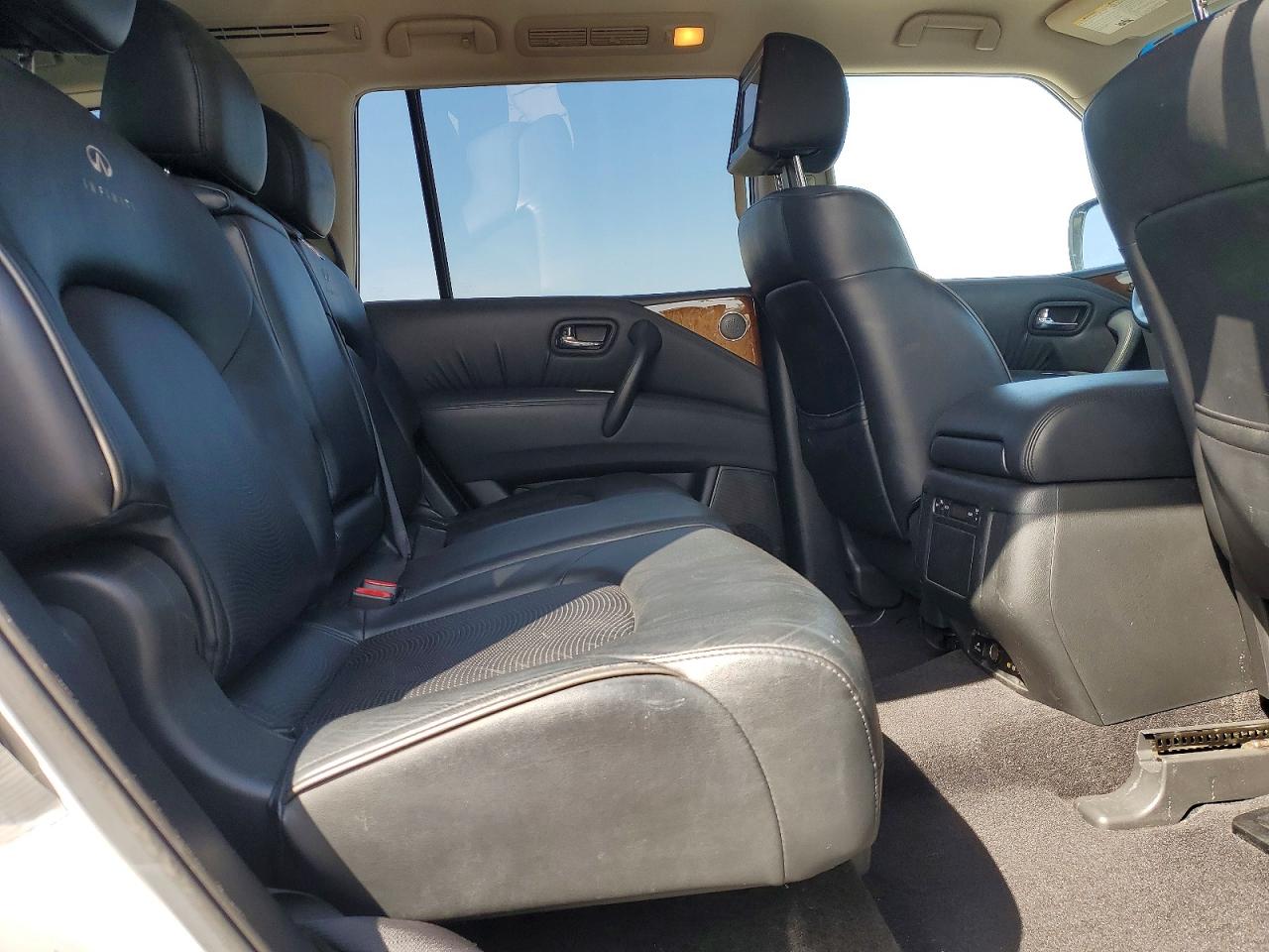 2011 INFINITI QX56 BASE photo 11