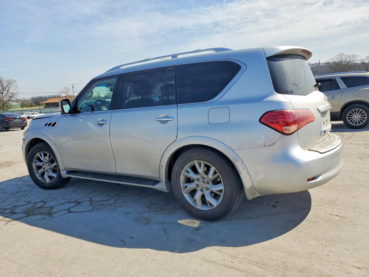 2011 INFINITI QX56 BASE photo 2