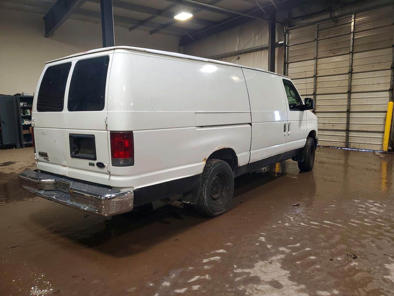 2011 FORD ECONOLINE CARGO E-25 photo 3
