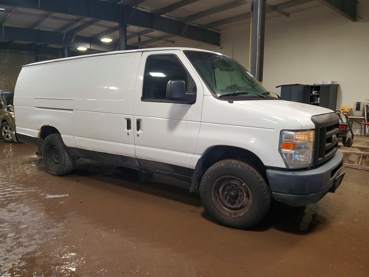 2011 FORD ECONOLINE CARGO E-25 photo 4