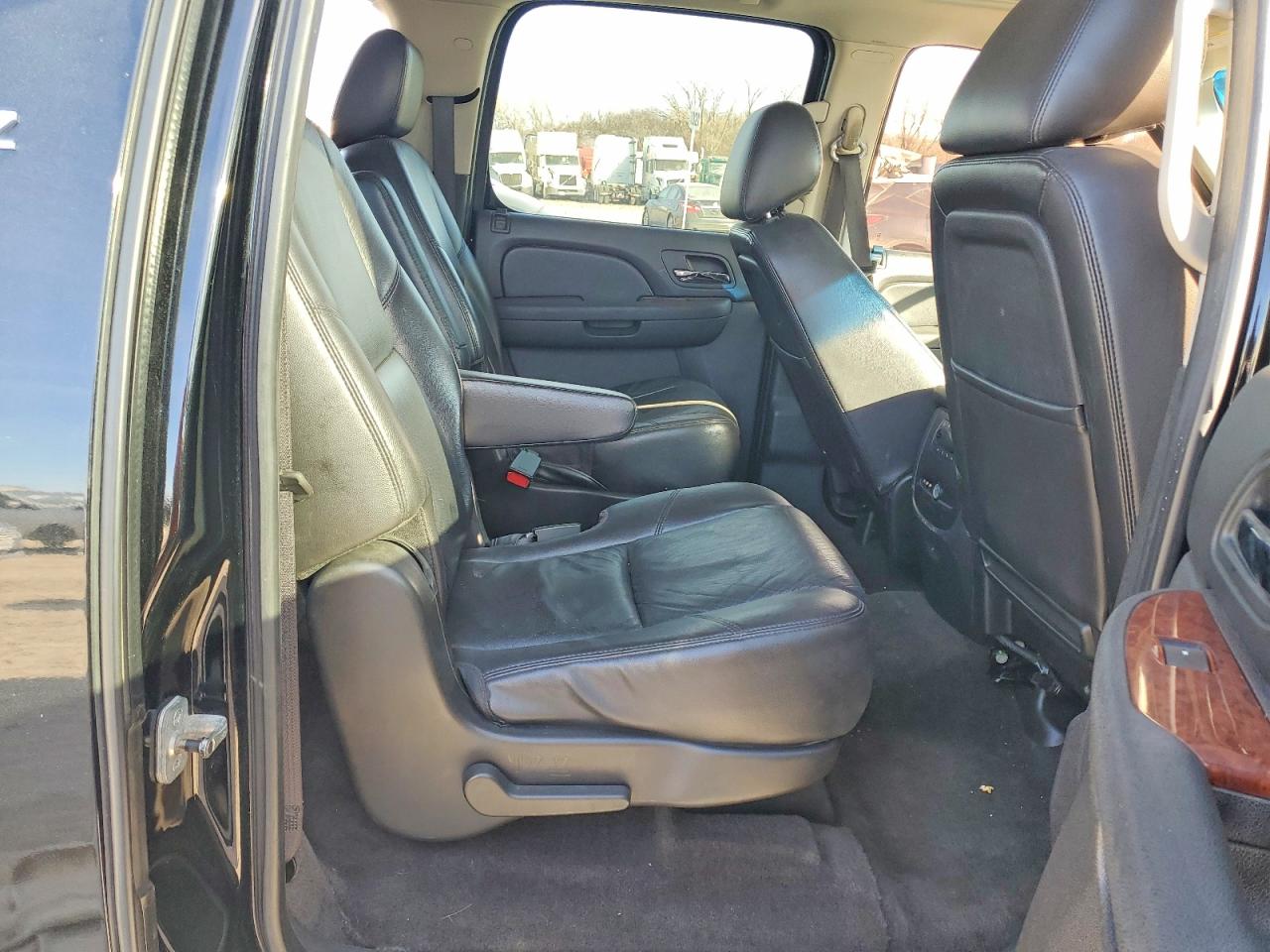 2011 CHEVROLET SUBURBAN K1500 LTZ photo 11