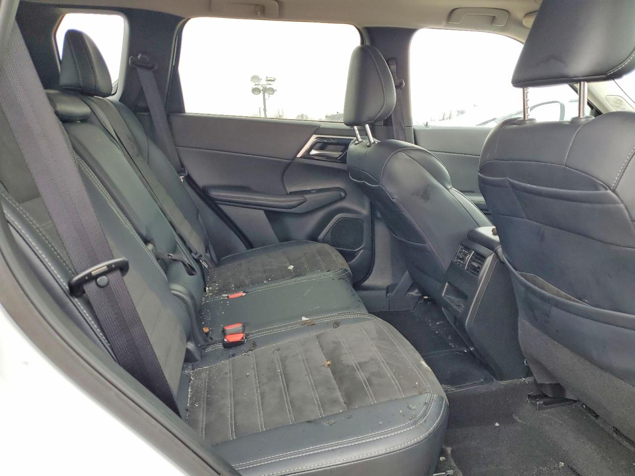 2024 MITSUBISHI OUTLANDER SE photo 10