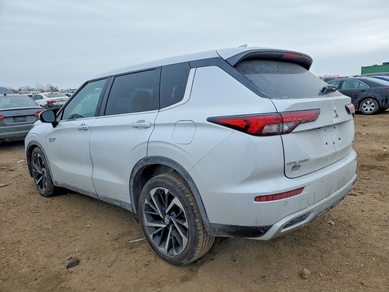 2024 MITSUBISHI OUTLANDER SE photo 2