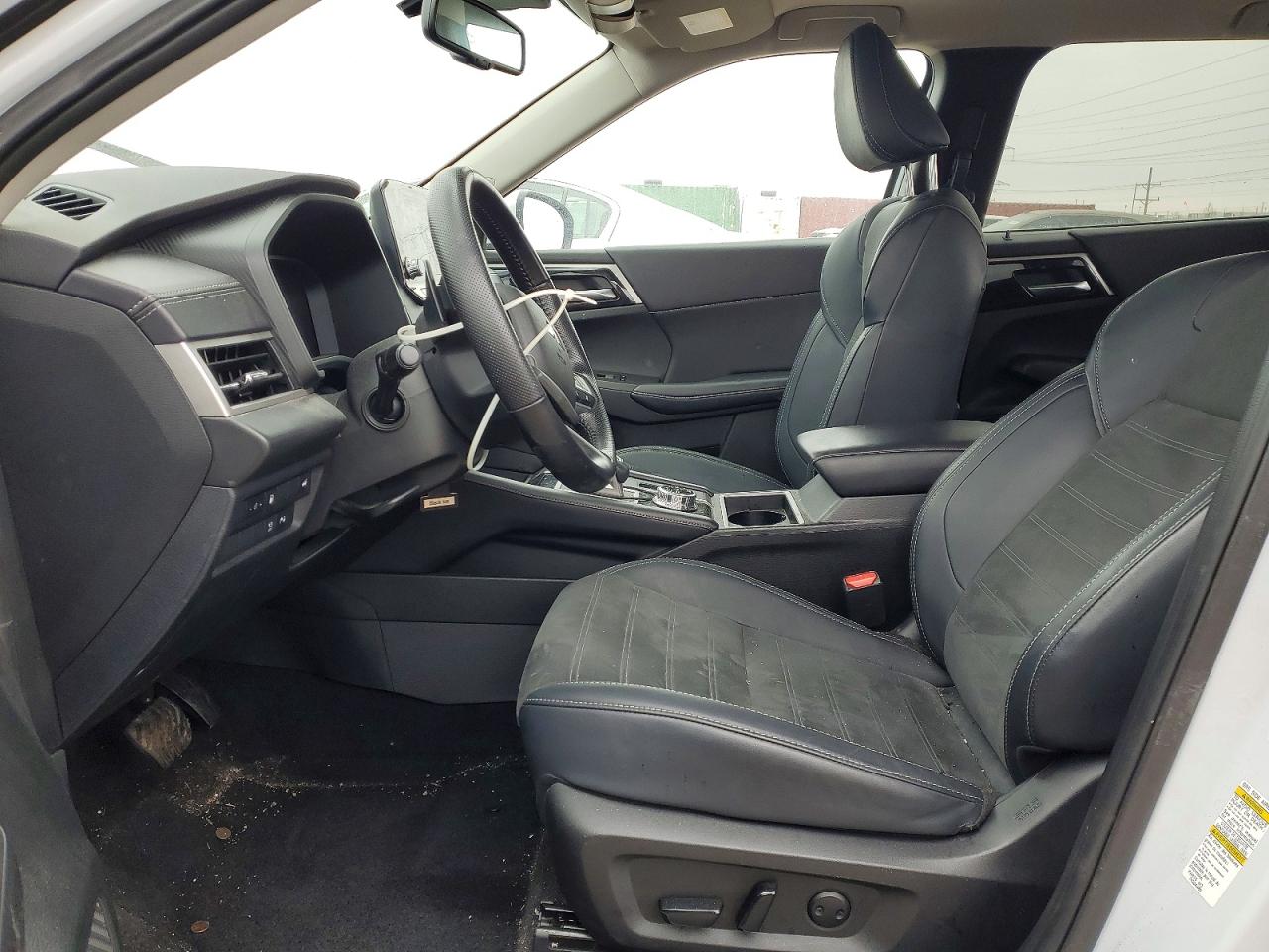 2024 MITSUBISHI OUTLANDER SE photo 7