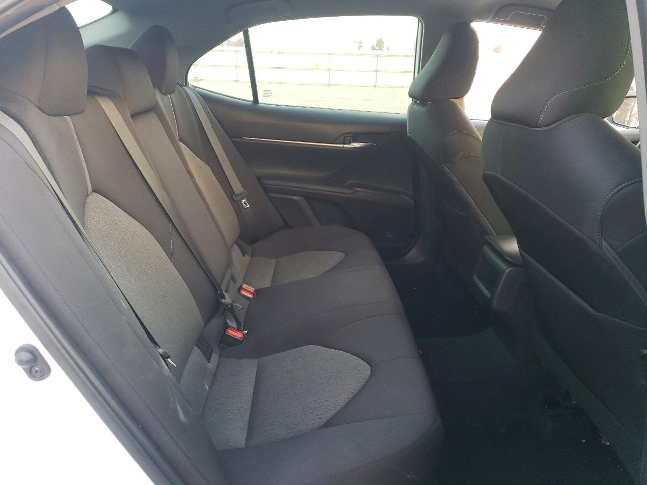 2021 TOYOTA CAMRY LE photo 28