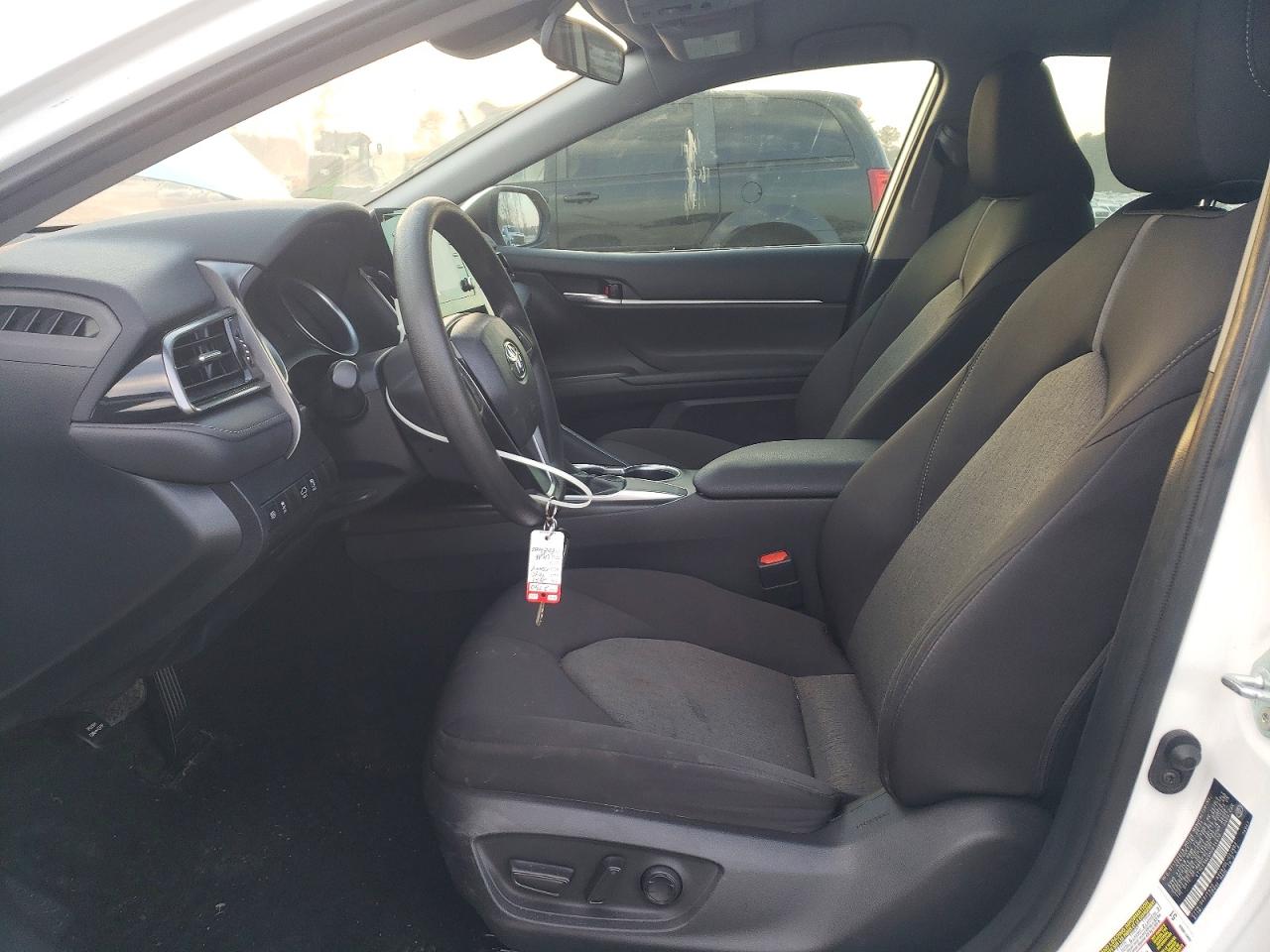 2021 TOYOTA CAMRY LE photo 19