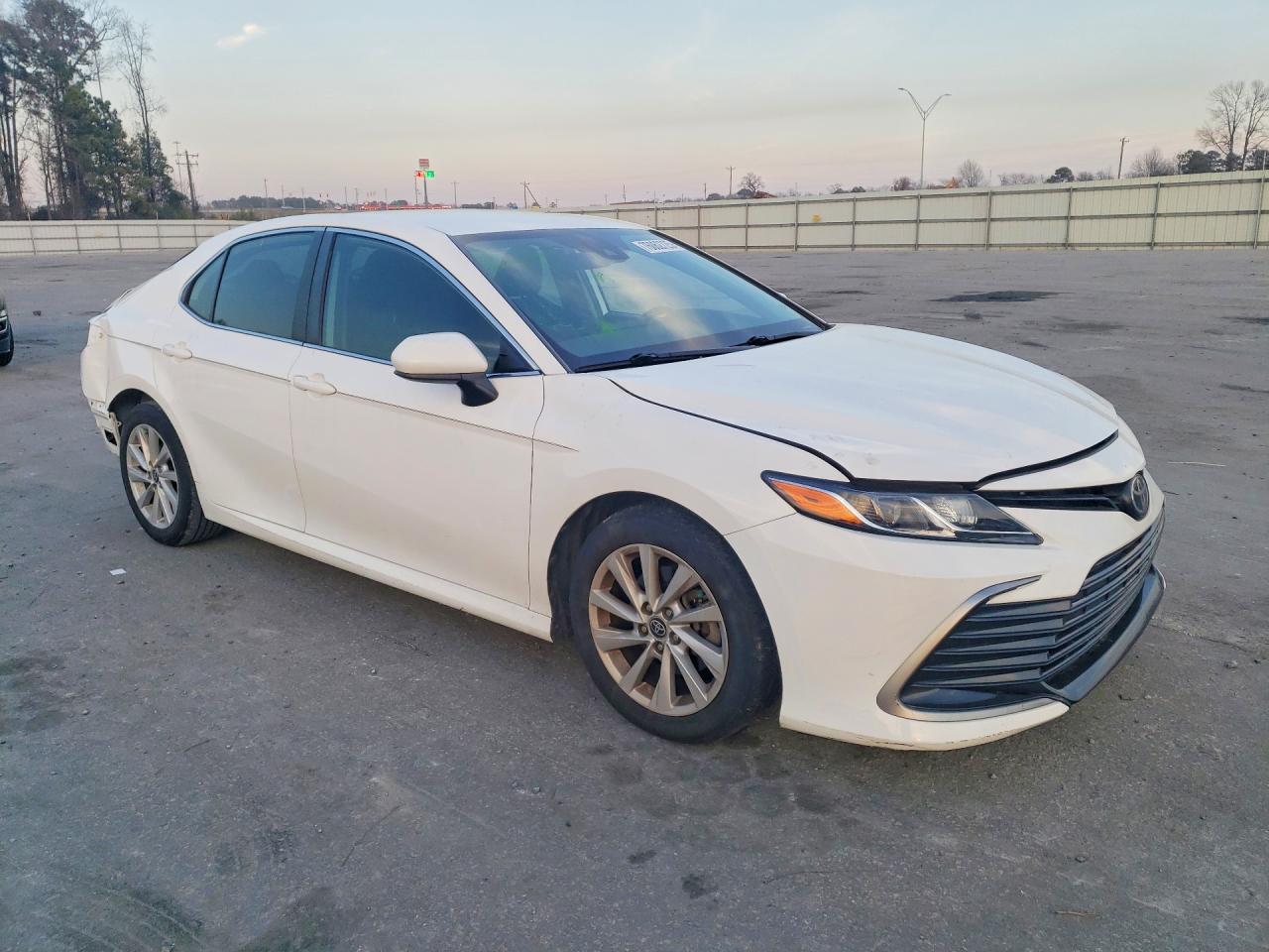 2021 TOYOTA CAMRY LE photo 10
