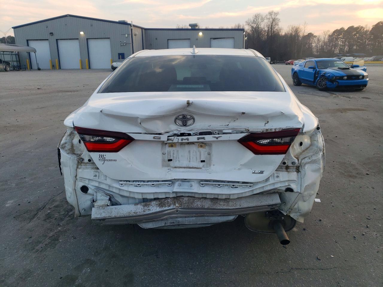 2021 TOYOTA CAMRY LE photo 16