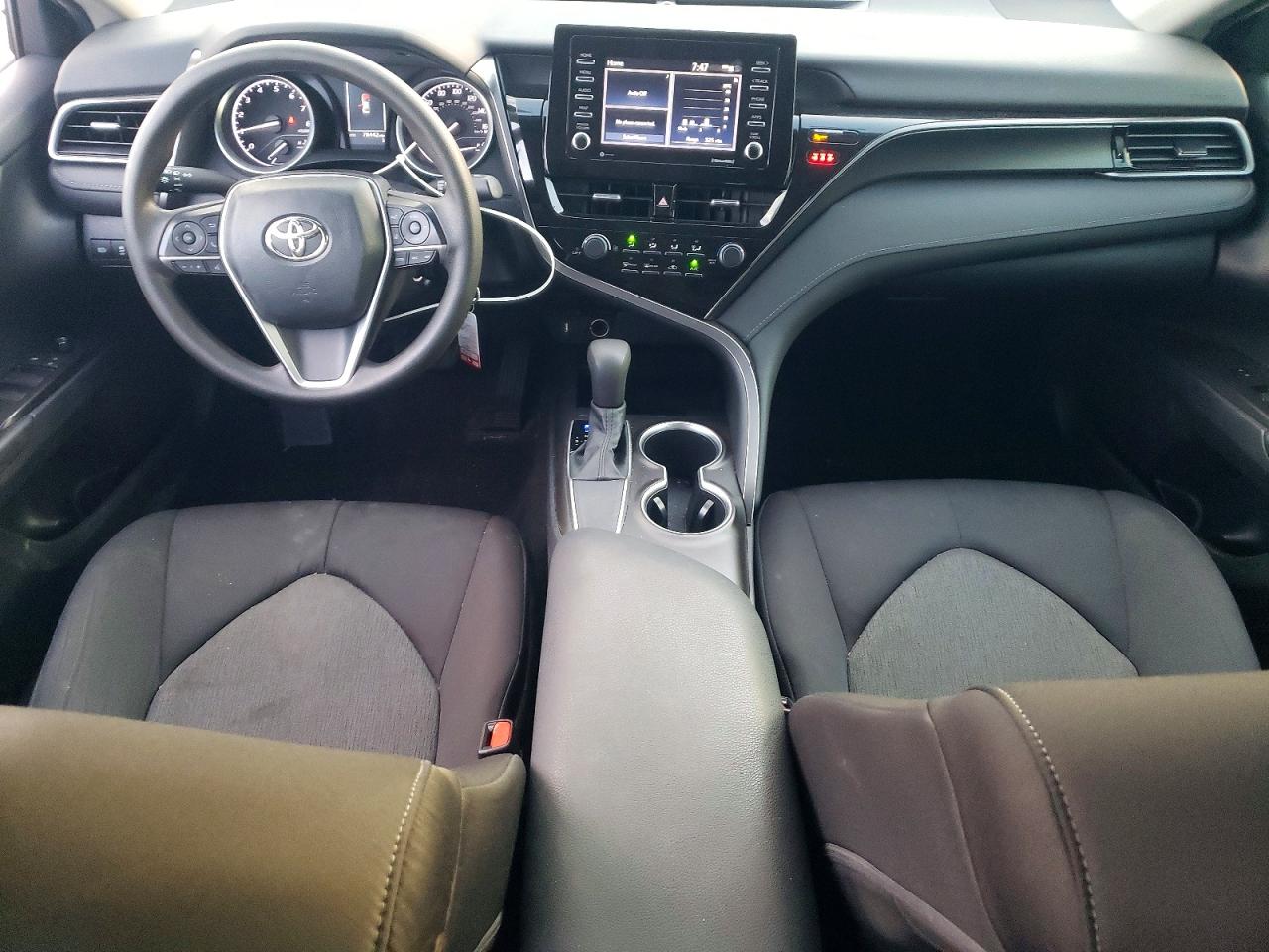 2021 TOYOTA CAMRY LE photo 22