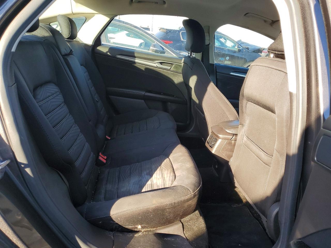 2017 FORD FUSION photo 19