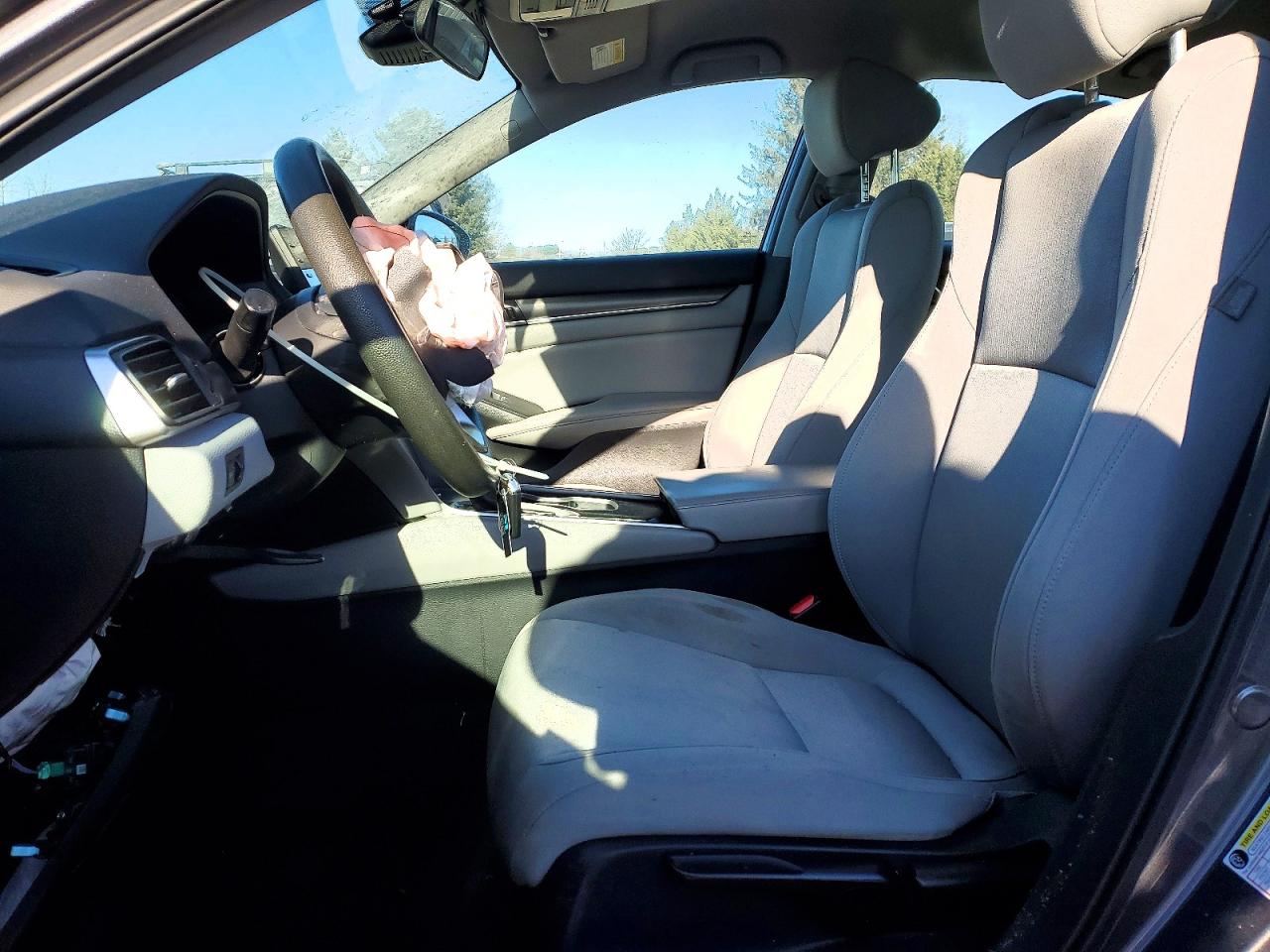 2018 HONDA ACCORD LX photo 19