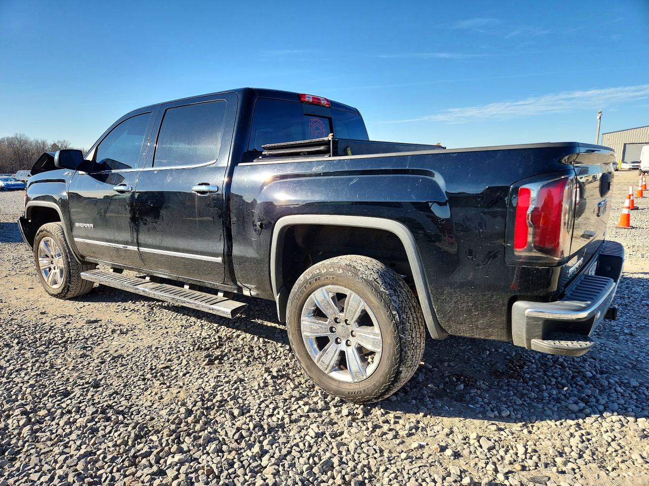 2017 GMC SIERRA K1500 SLT photo 4