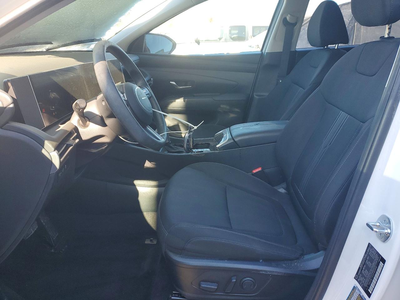 2025 HYUNDAI TUCSON SEL photo 19