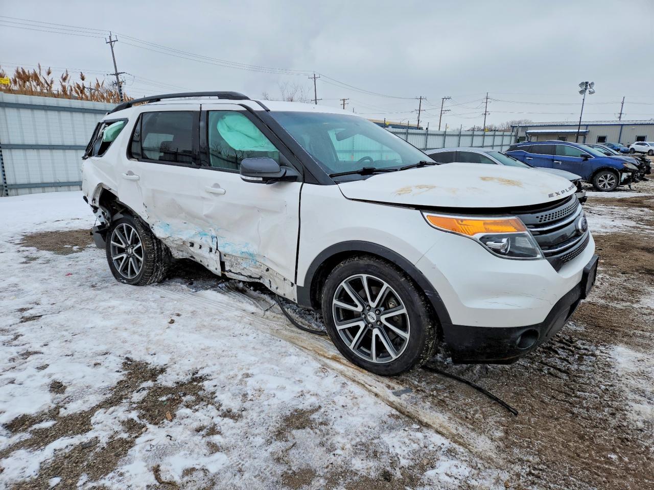 2015 FORD EXPLORER XLT photo 4