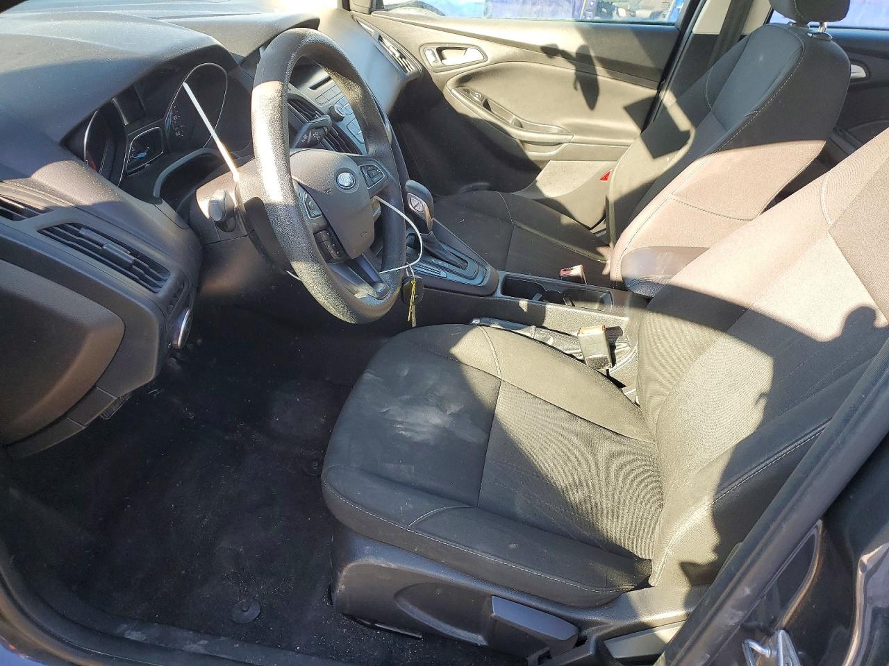 2017 FORD FOCUS SE photo 19